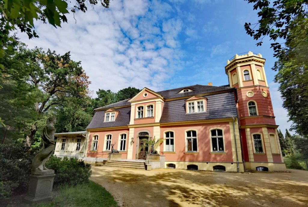 Kromlauer Schloss - Prunkstück und Sehenswürdigkeit im Rhododendronpark Kromlau 