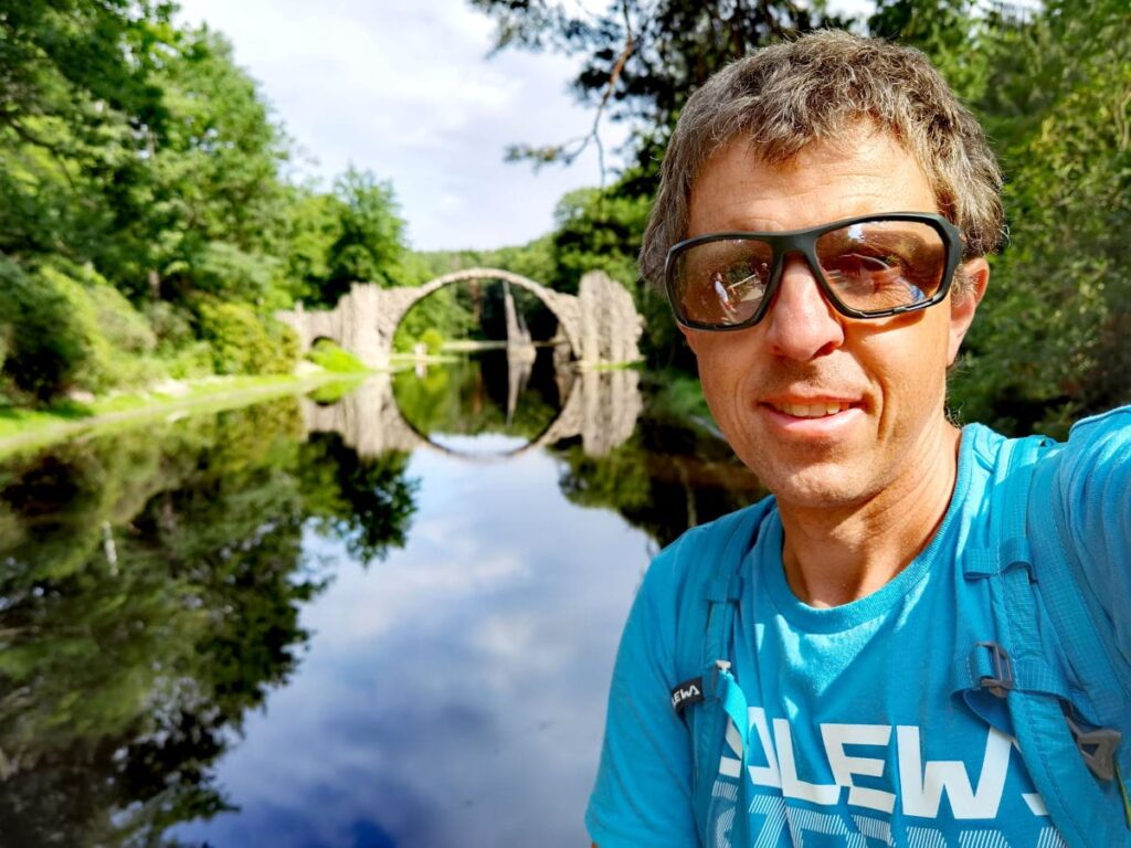 DER REISEBLOGGER mit der Rakotzbrücke