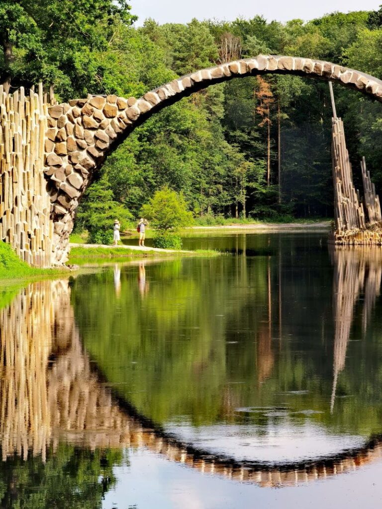 Magische Rakotzbrücke – bekend als de Duivelsbrug Duitsland