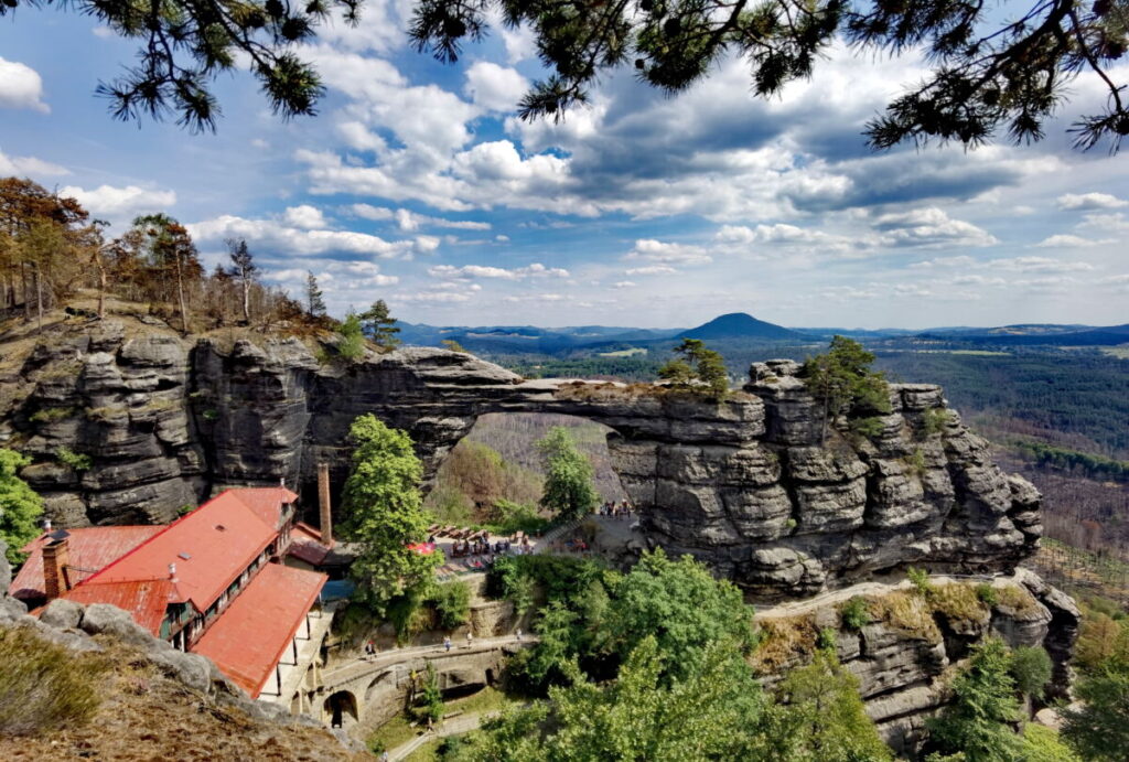 berühmte Brücken, die du einmal besuchen solltest: Das Prebischtor ist eine Brücke aus Naturstein