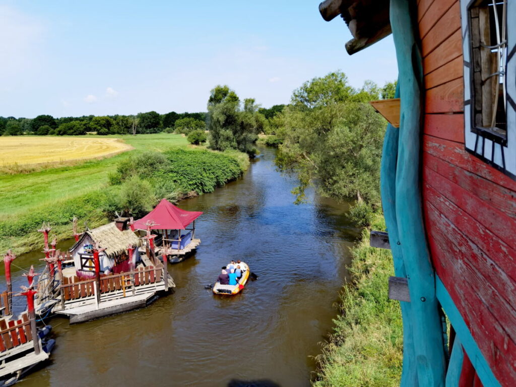 Das schwimmende Neiße Cafe der Kulturinsel Einsiedel